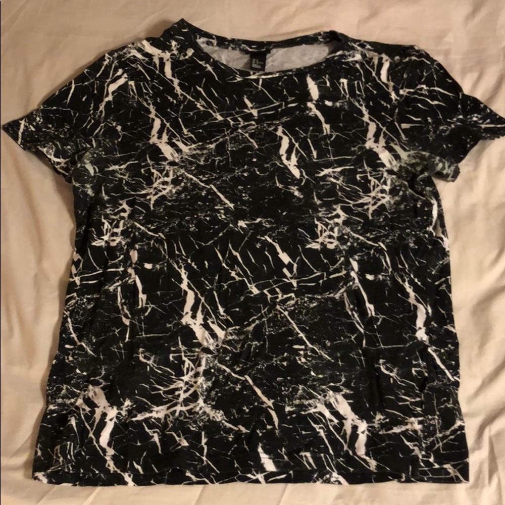 H&M Black & White T-Shirt